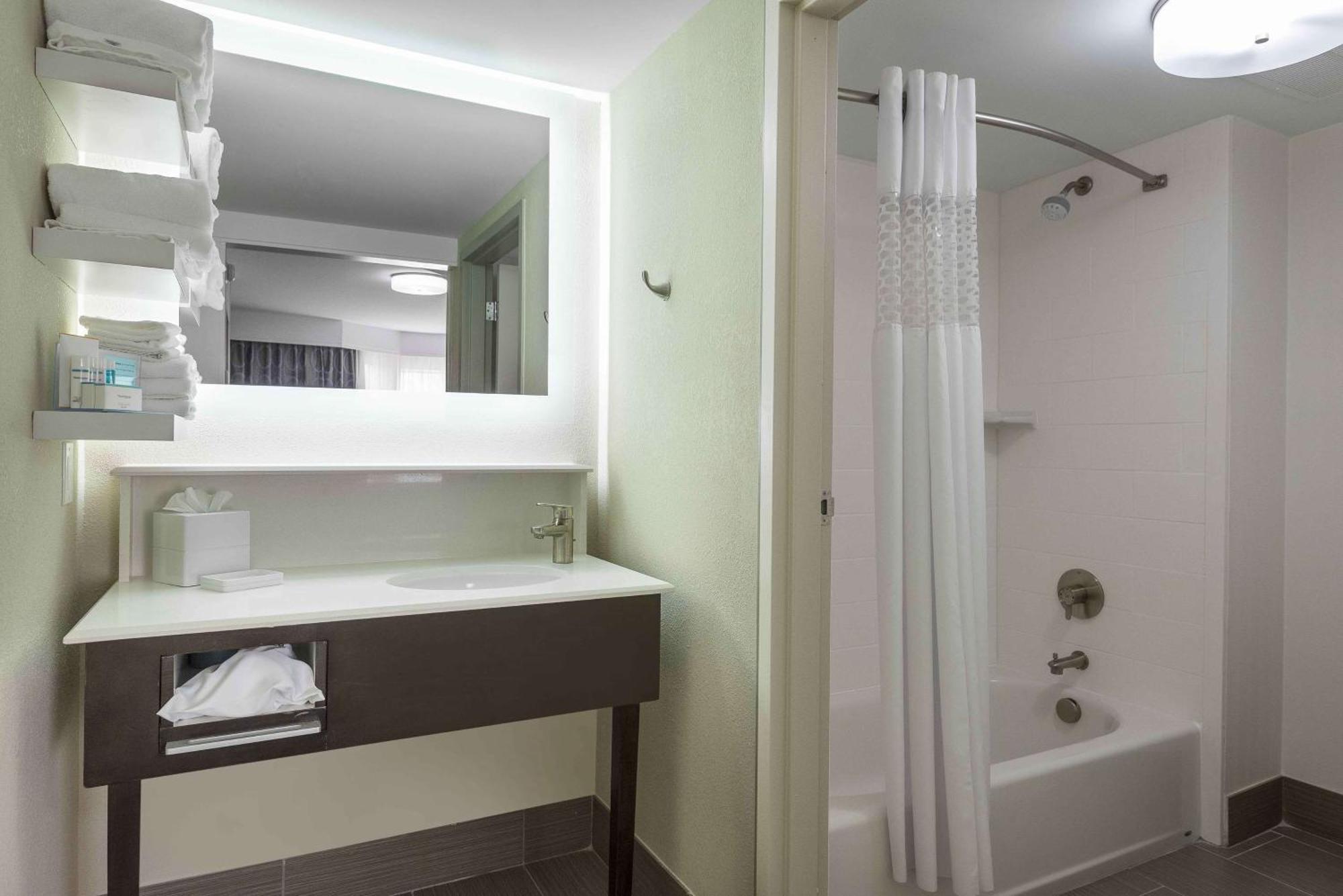 Hampton Inn & Suites Chapel Hill/Durham Εξωτερικό φωτογραφία