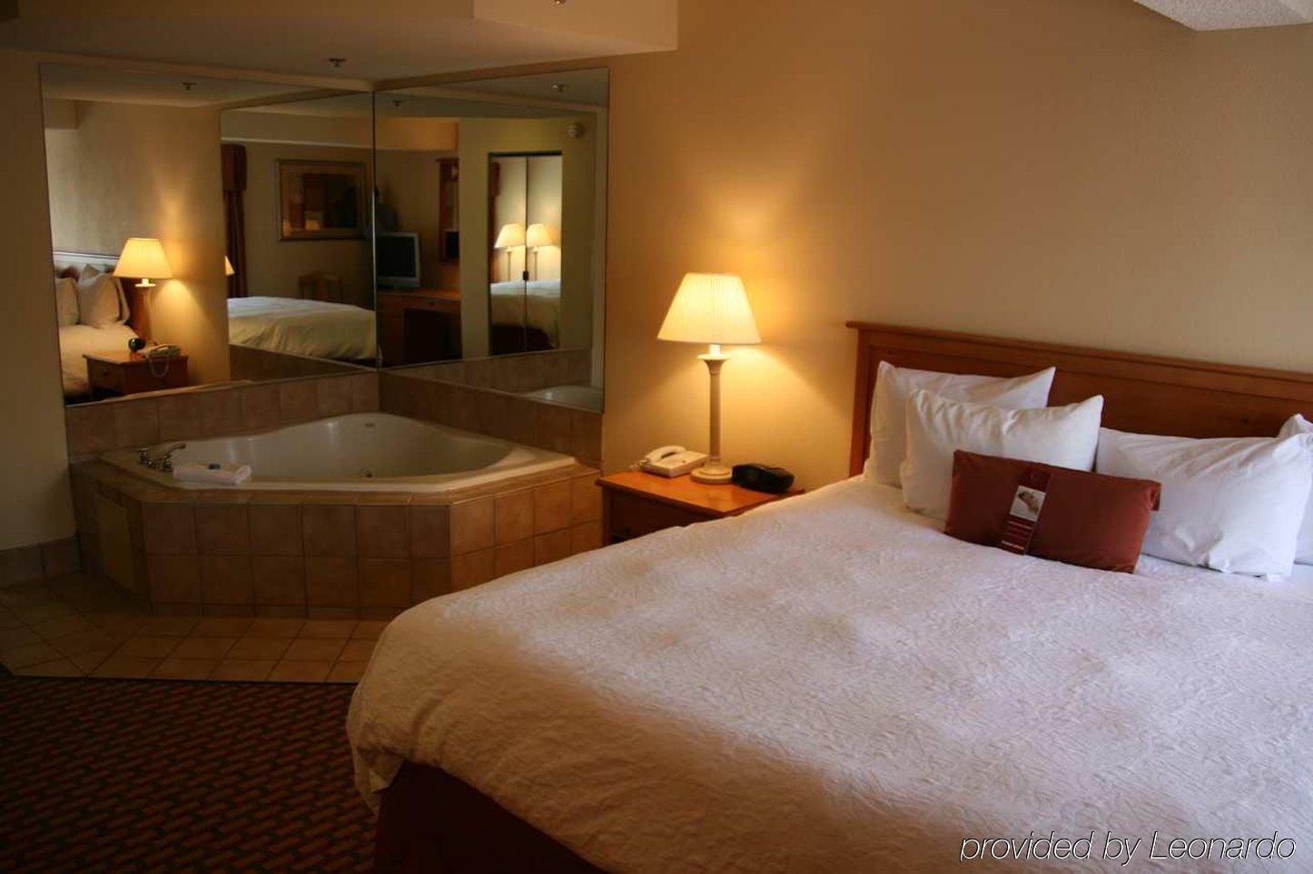 Hampton Inn & Suites Chapel Hill/Durham Δωμάτιο φωτογραφία