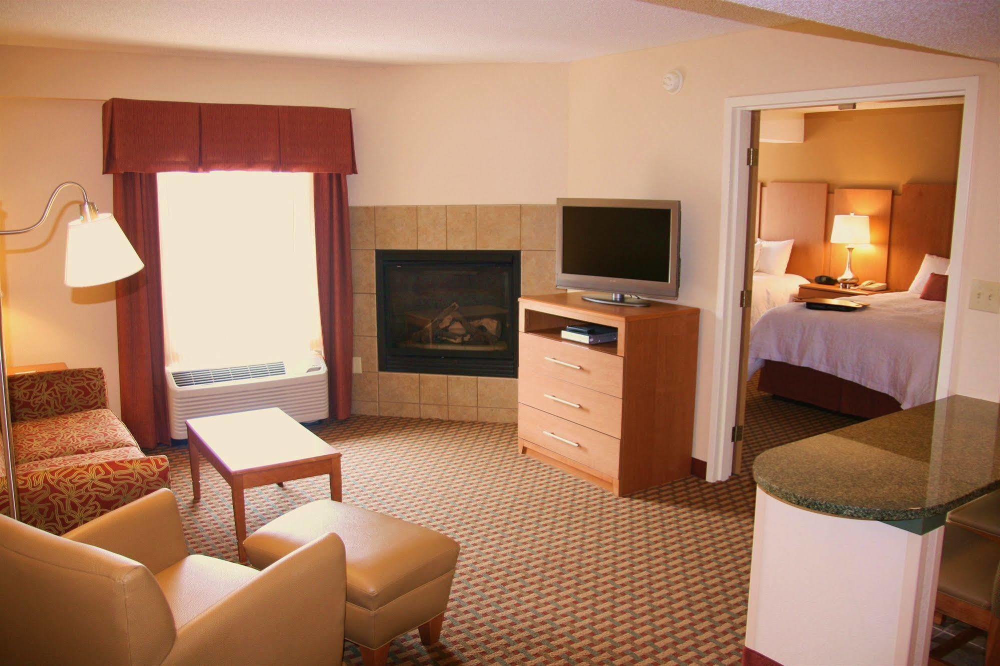 Hampton Inn & Suites Chapel Hill/Durham Εξωτερικό φωτογραφία