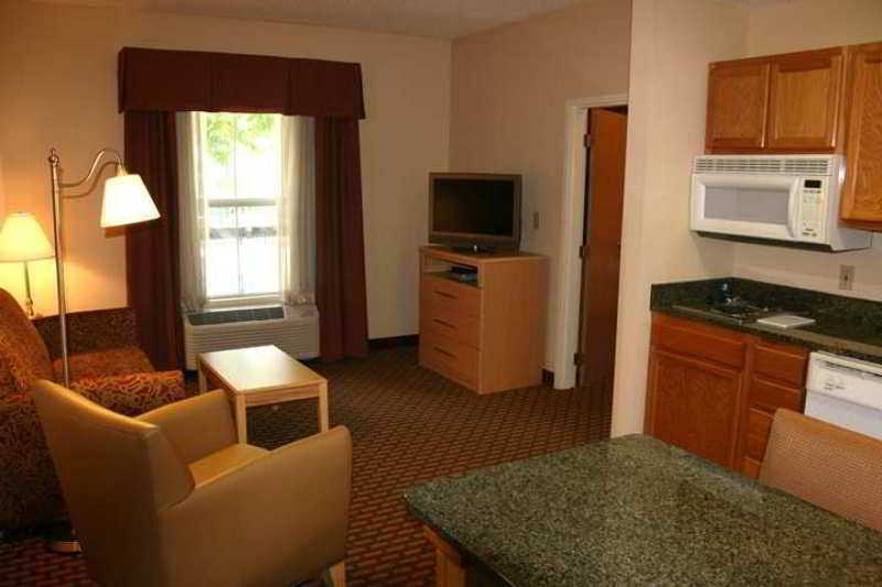 Hampton Inn & Suites Chapel Hill/Durham Δωμάτιο φωτογραφία